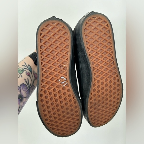 Black Vans Sneakers​ - Picture 6 of 8